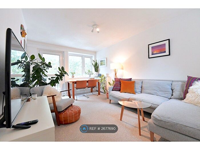 2 Bedroom Flat To Rent In Altenburg Gardens, London, SW11