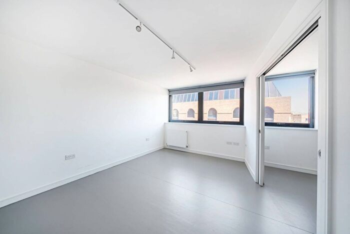 1 Bedroom Flat To Rent In High Road, North Finchley, London, N12