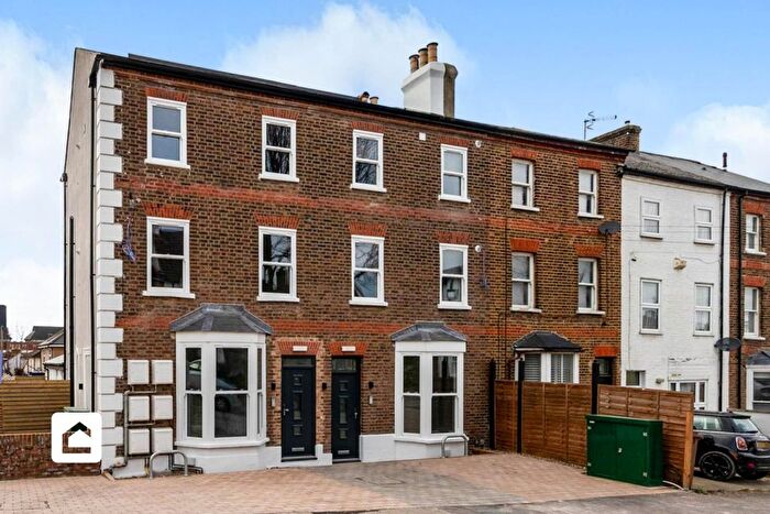 2 Bedroom Flat To Rent In Victoria Road, Sutton, Surrey, SM1