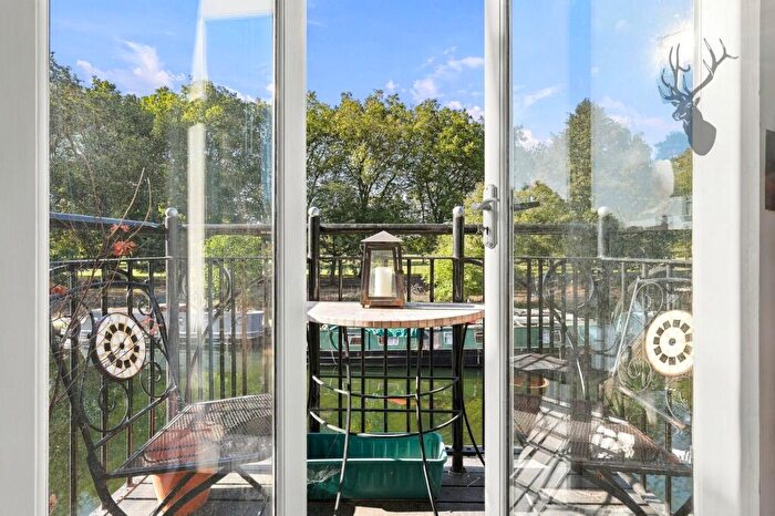2 Bedroom Apartment To Rent In Old Ford Road, Victoria Park, E3