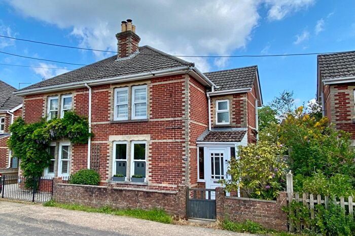 3 Bedroom Semi-Detached House For Sale In Woodstock Lane, Ringwood, BH24