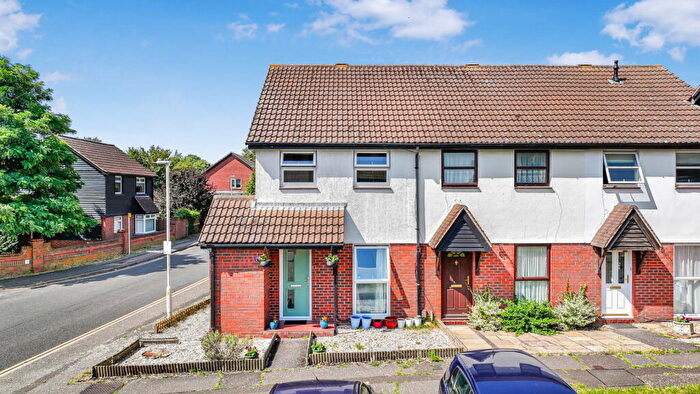 3 Bedroom End Of Terrace House For Sale In Henniker Gate, Chelmsford, CM2