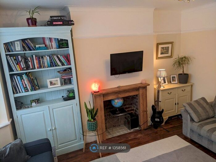 3 Bedroom Semi-Detached House To Rent In Verdant Lane, London, SE6
