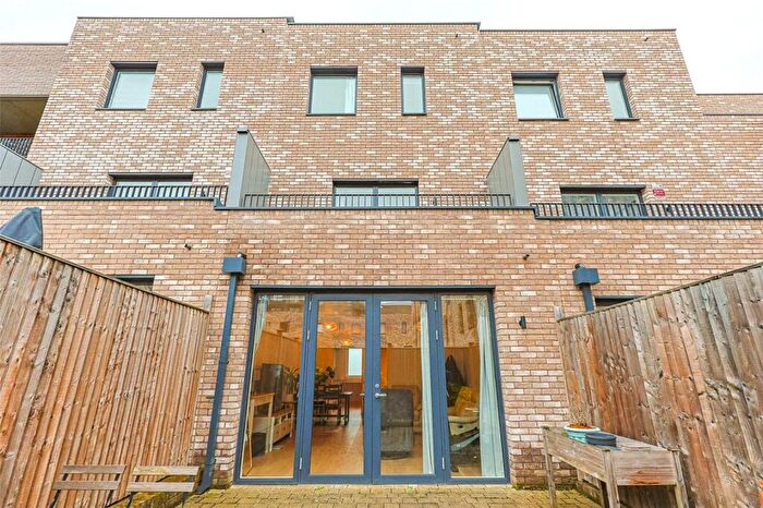 4 Bedroom Town House To Rent In Oriental Square, Colindale, NW9