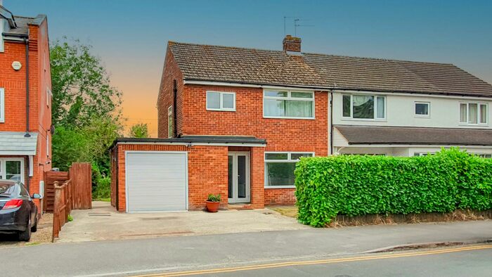 3 Bedroom Semi-Detached House To Rent In Tolmers Road, Cuffley, EN6