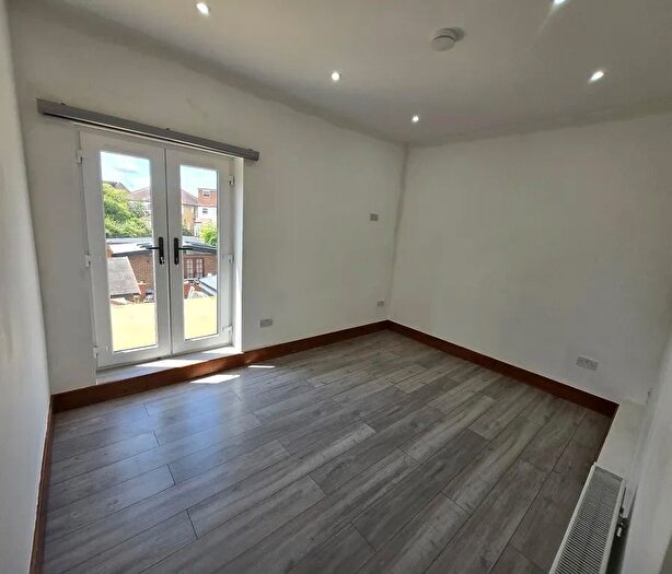 1 Bedroom Studio To Rent In Dorset Road, London, SW19