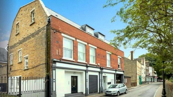 2 Bedroom Flat To Rent In High Street, St. Mary Cray, Orpington, BR5