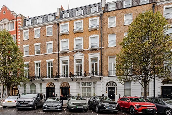 3 Bedroom Flat To Rent In Devonshire Place, Marylebone, London, W1G