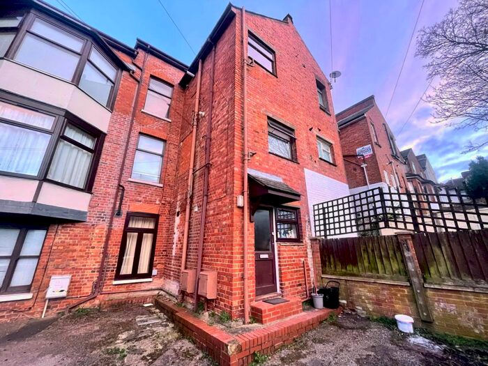 1 Bedroom Flat To Rent In The Warren, Aldershot, Hampshire, GU11