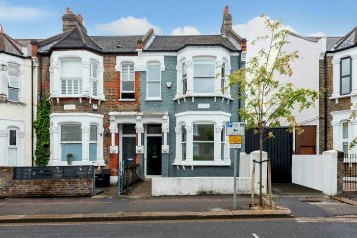 3 Bedroom House To Rent In Rainham Road, Kensal Green, NW10