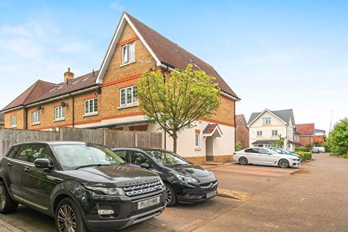 4 Bedroom End Of Terrace House For Sale In Moorland Way, Maidenhead, SL6