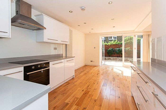 2 Bedroom Flat To Rent In Broomwood Road, Battersea, SW11