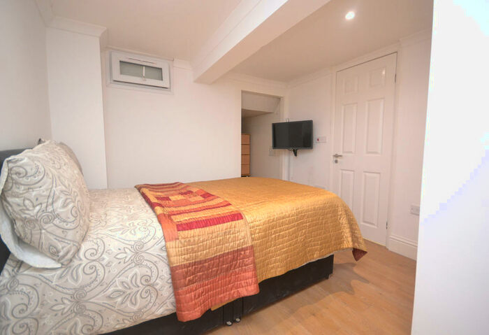 Studio To Rent In London Road, Reading, RG1