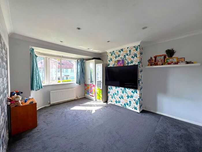 3 Bedroom Maisonette For Sale In Sudbury Croft, Wembley, HA0