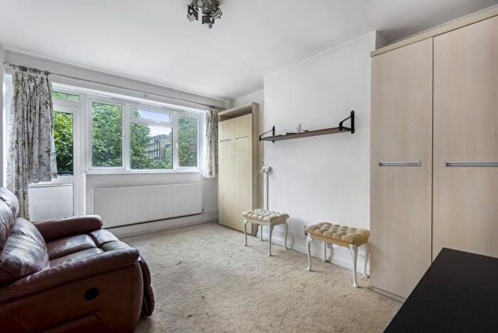 2 Bedroom Flat To Rent In Nelson Square, London, SE1