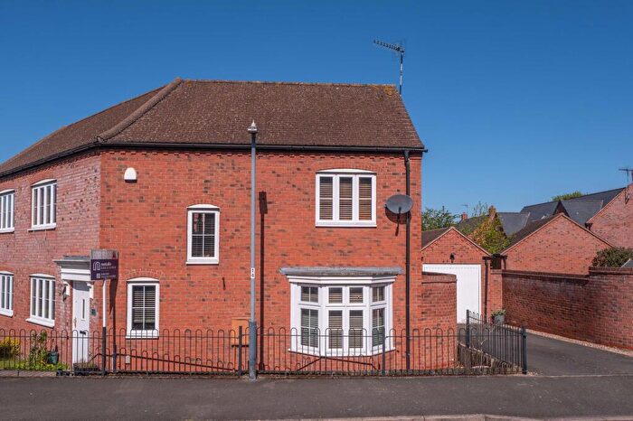 3 Bedroom Semi Detached House For Sale In Milton Road, Stratford-Upon-Avon, CV37