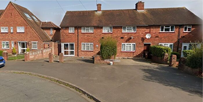 4 Bedroom Semi-Detached House To Rent In Bedfont Close, Feltham, TW14