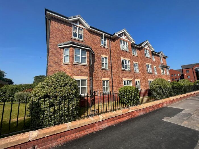 2 Bedroom Flat For Sale In Claremont Road, Sale, M33