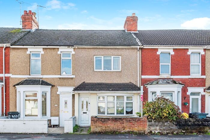 2 Bedroom Terraced House For Sale In Ferndale Road, Swindon, SN2