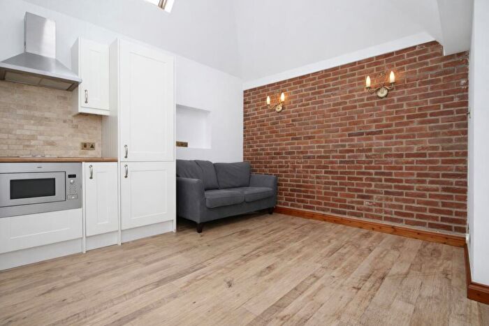 1 Bedroom Flat To Rent In Osier Crescent, Muswell Hill, N10