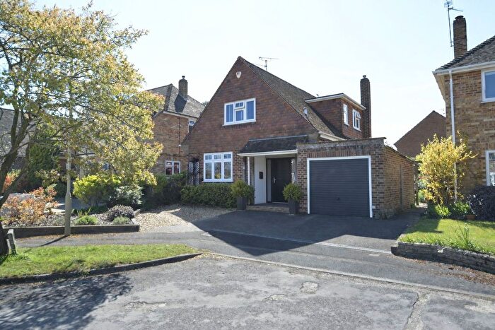 3 Bedroom Detached House For Sale In Bishops Close, Fleet, GU52