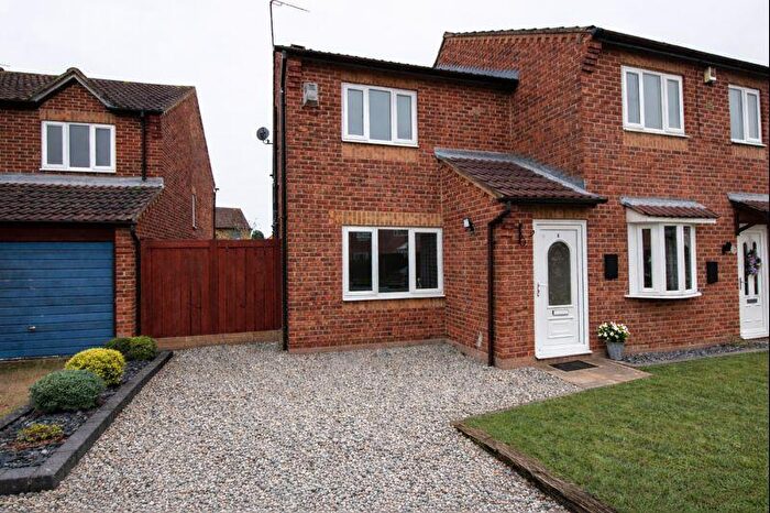 2 Bedroom Semi-Detached House For Sale In Emberton Park, Hull, East Riding Of Yorkshire, HU7