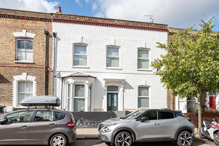 4 Bedroom Property For Sale In Wayland Avenue, Hackney, E8