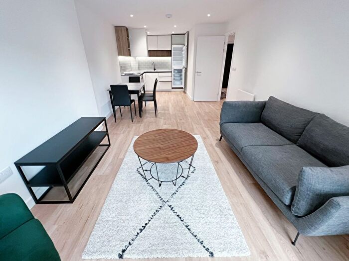 2 Bedroom Flat To Rent In Beaufort Square, London, NW9