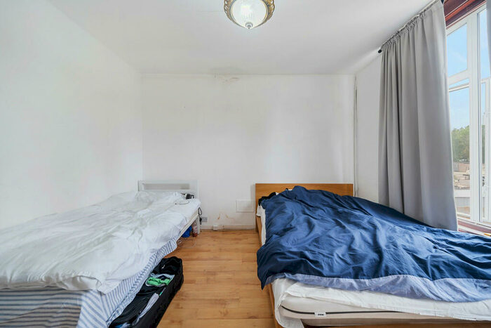 3 Bedroom Terraced House For Sale In York Road, Bounds Green, N11