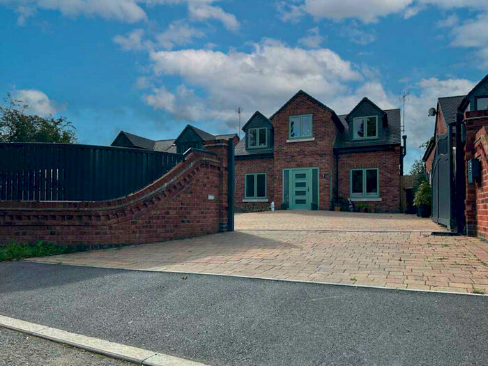 5 Bedroom Detached House To Rent In Houndsfield Lane, Tidbury Green, B90
