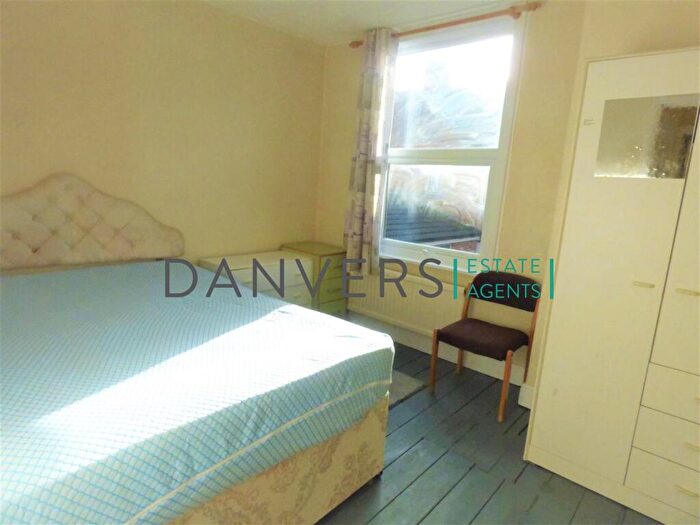 4 Bedroom Semi-Detached House To Rent In Paton Street, Leicester, LE3
