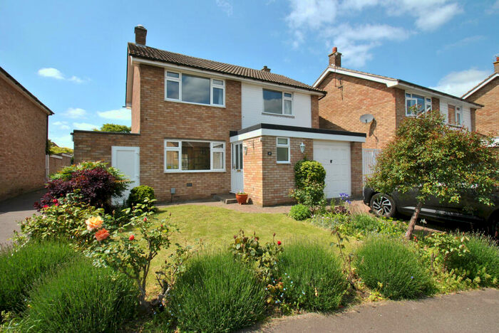 3 Bedroom Detached House To Rent In Hazel Grove, Stotfold, SG5