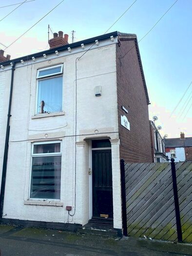 2 Bedroom Terraced House To Rent In Estcourt Street, Hull, HU9