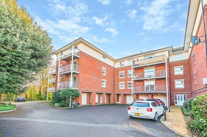 2 Bedroom Flat To Rent In Rollesbrook Gardens, Southampton, Hampshire, SO15