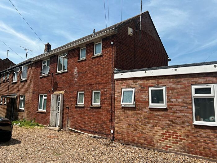 Studio To Rent In Stoke Road, Aylesbury, HP21