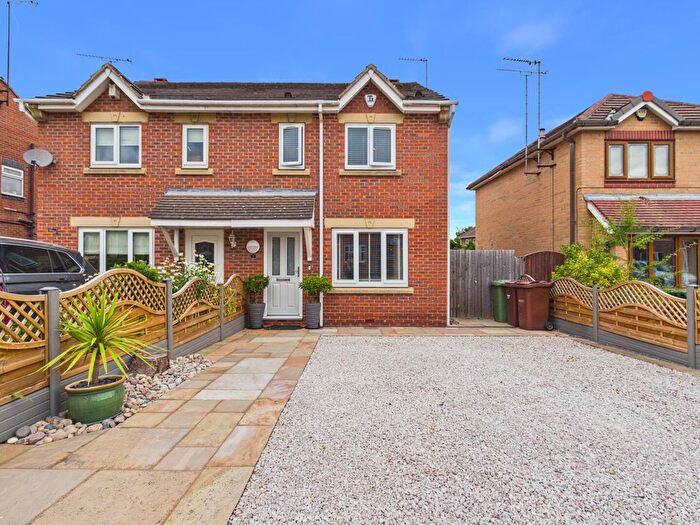 3 Bedroom Semi-Detached House For Sale In Keats Close, Pontefract, WF8