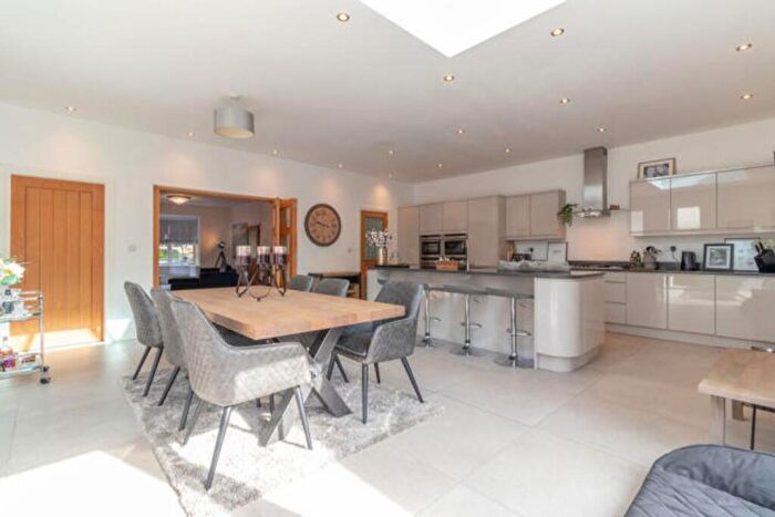 4 Bedroom Semi-Detached House For Sale In Danford Lane, Solihull, B91