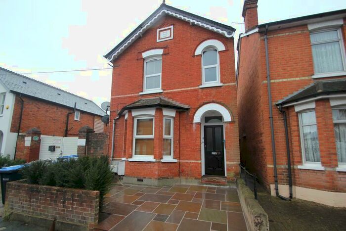 1 Bedroom Flat To Rent In Addlestone, KT15