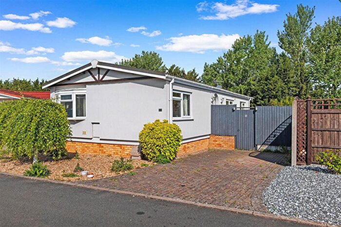 2 Bedroom Park Home For Sale In Rose Crescent, Dodwell, Stratford-Upon-Avon, CV37