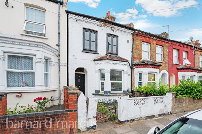 2 Bedroom Terraced House For Sale In Bristow Road, Hounslow, TW3