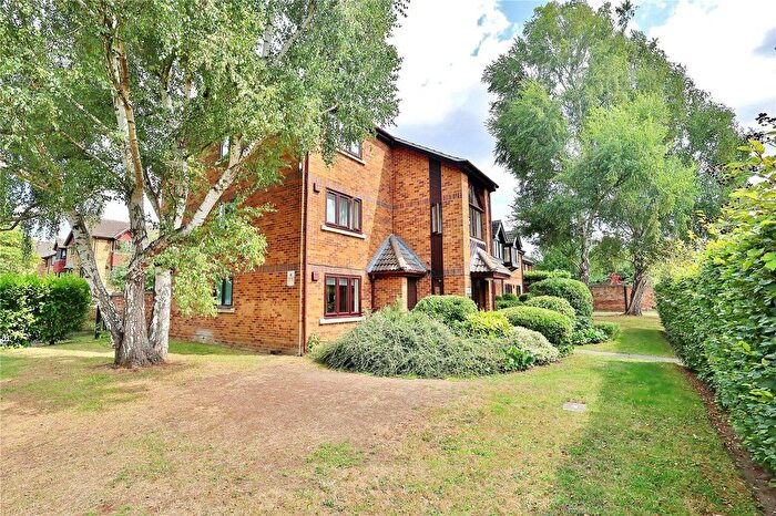 1 Bedroom Flat To Rent In Beta Road, Woking, Surrey, GU22