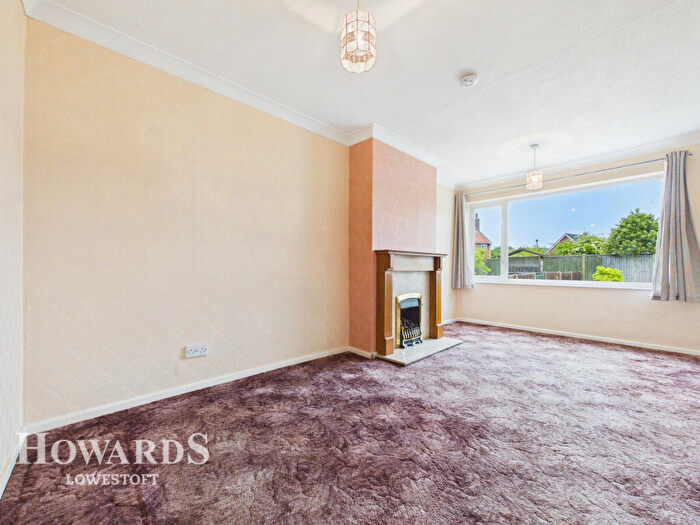 2 Bedroom Terraced Bungalow For Sale In Lloyds Avenue, Lowestoft, NR33