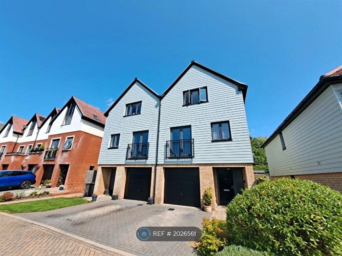 3 Bedroom Semi-Detached House To Rent In Nautilus Drive, Portsmouth, PO6