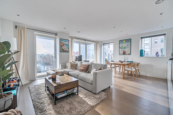 2 Bedroom Apartment For Sale In Wyndham Road, London, SE5