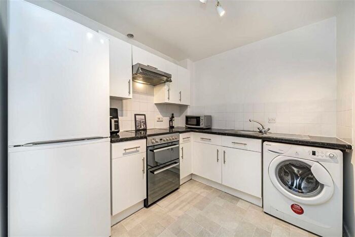 1 Bedroom Flat For Sale In Farrow Lane, London, SE14