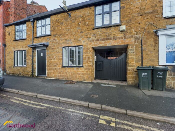 1 Bedroom Flat To Rent In Horsefair, Banbury, OX16