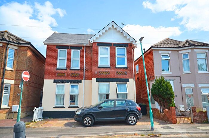 2 Bedroom Flat For Sale In Wolverton Road, Bournemouth, BH7