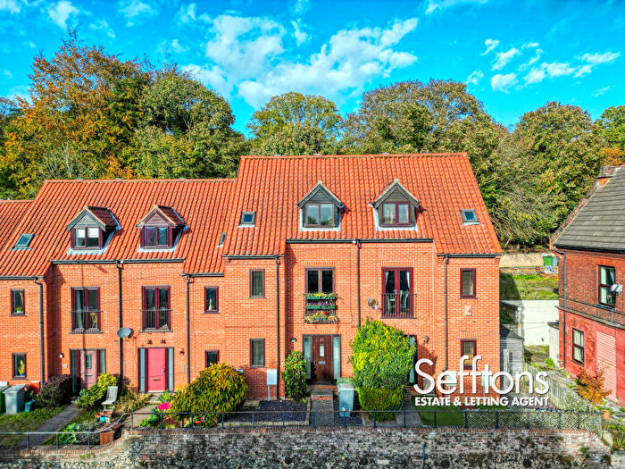 3 Bedroom Town House For Sale In Yarmouth Road, Thorpe St Andrew, Norwich, NR7