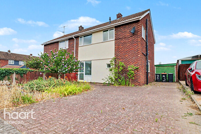 3 Bedroom Semi-Detached House For Sale In Duke Drive, Bedford, MK41