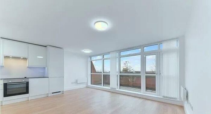 2 Bedroom Flat To Rent In Holden Road, London, N12